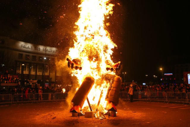 Brûlage du corbeau @Carnaval de Charleroi