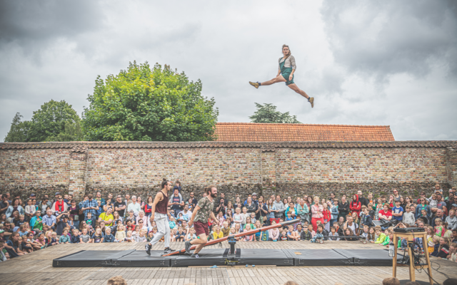 Points de Chute, compagnie Tripotes, cirque, acrobaties, sambrienne, cité sociale, Eden, Centre Culturel de Charleroi © Tom Leentjes