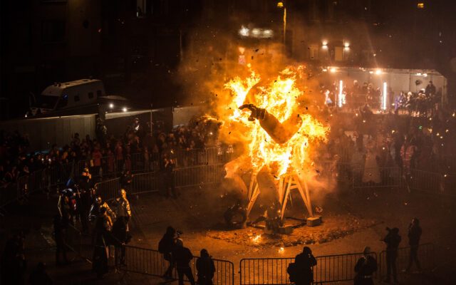 Brulage du corbeau, corbeau, Grande Récolte des Idées Noires, carnaval, folklore, corbeau, charleroi, parade, colère, 2020, covid, coronavirus, tradition, Eden, Centre culturel de Charleroi